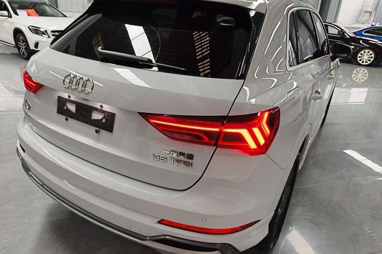 Used Audi Q3 2019 35 TFSI Fashion Dynamic Model Rear Right 45 Deg