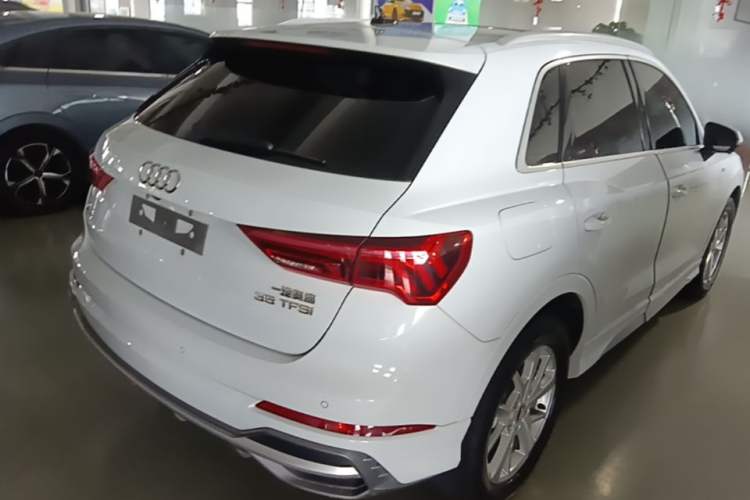 Used Audi Q3 2019 35 TFSI Advanced Dynamic Edition Rear Right 45 Deg