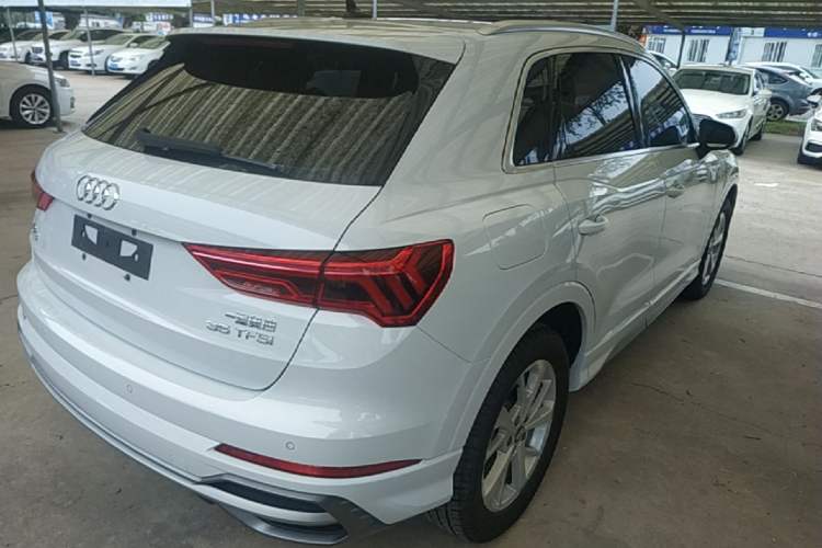 Used Audi Q3 2019 35 TFSI Advanced Dynamic Edition Rear Right 45 Deg