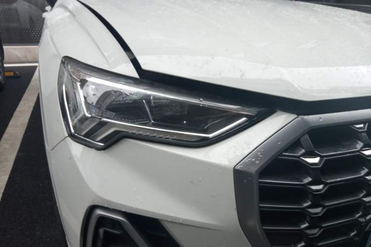 Used Audi Q3 2019 35 TFSI Fashion Dynamic Model Right Front Headlight