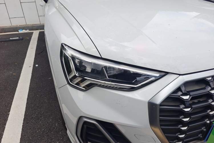 Used Audi Q3 2019 35 TFSI Fashion Dynamic Model Right Front Headlight