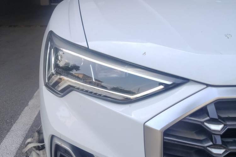 Used Audi Q3 2019 35 TFSI Fashion Dynamic Model Right Front Headlight