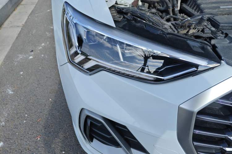 Used Audi Q3 2019 35 TFSI Fashion Dynamic Model Right Front Headlight