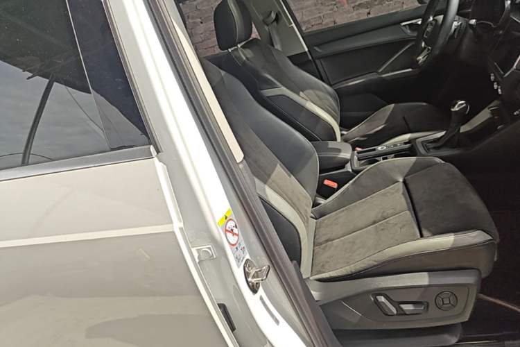 Used Audi Q3 2019 35 TFSI Fashion Dynamic Model Right Front Seat