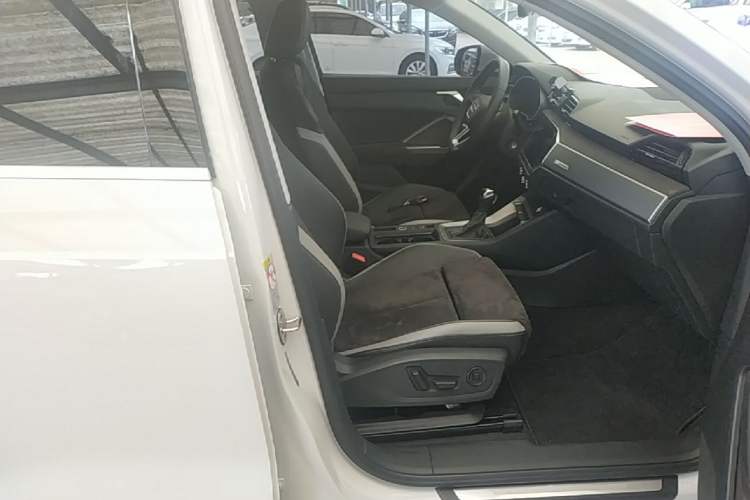 Used Audi Q3 2019 35 TFSI Advanced Dynamic Edition Right Front Seat