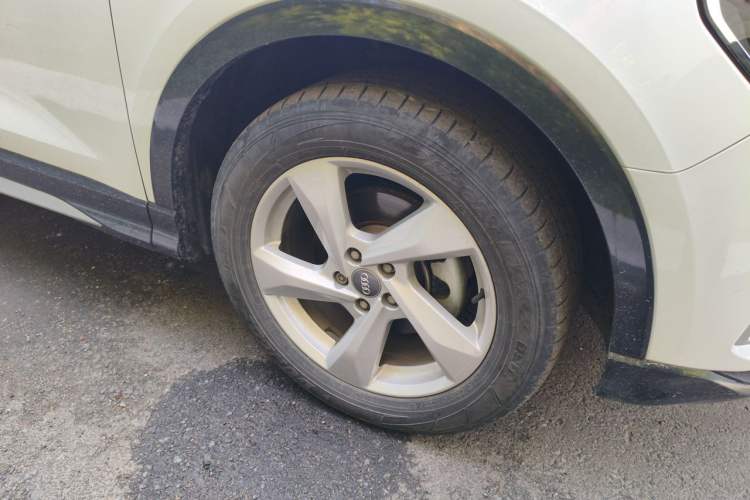 Used Audi Q3 2019 35 TFSI Advanced Style Edition Right Front Wheel Hub