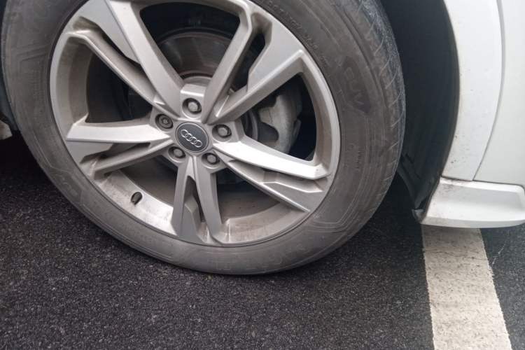 Used Audi Q3 2019 35 TFSI Fashion Dynamic Model Right Front Wheel Hub
