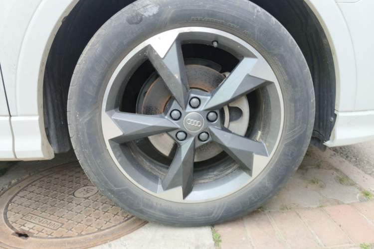 Used Audi Q3 2019 40 TFSI Fashion Dynamic Model Right Front Wheel Hub