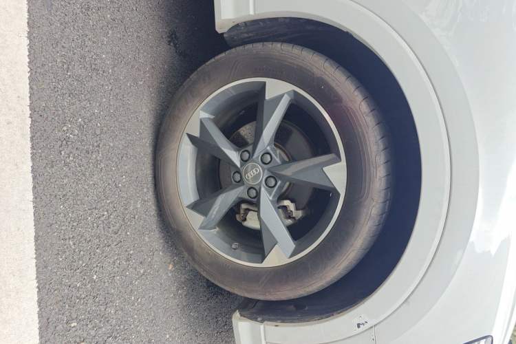 Used Audi Q3 2019 35 TFSI Fashion Dynamic Model Right Front Wheel Hub