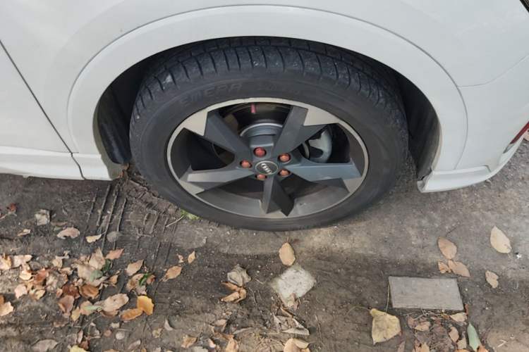 Used Audi Q3 2019 35 TFSI Fashion Dynamic Model Right Front Wheel Hub