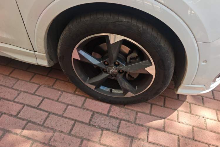Used Audi Q3 2019 45 TFSI quattro Luxury Dynamic Edition Right Front Wheel Hub