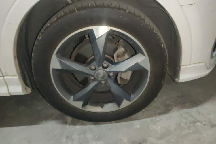 Used Audi Q3 2019 40 TFSI Fashion Dynamic Model Right Front Wheel Hub