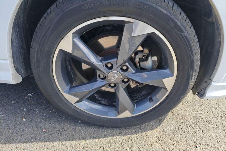 Used Audi Q3 2019 35 TFSI Fashion Dynamic Model Right Front Wheel Hub