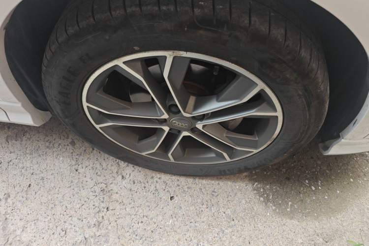 Used Audi Q3 2019 40 TFSI Fashion Dynamic Model Right Front Wheel Hub