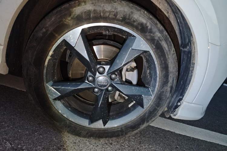 Used Audi Q3 2019 40 TFSI Fashion Dynamic Model Right Front Wheel Hub