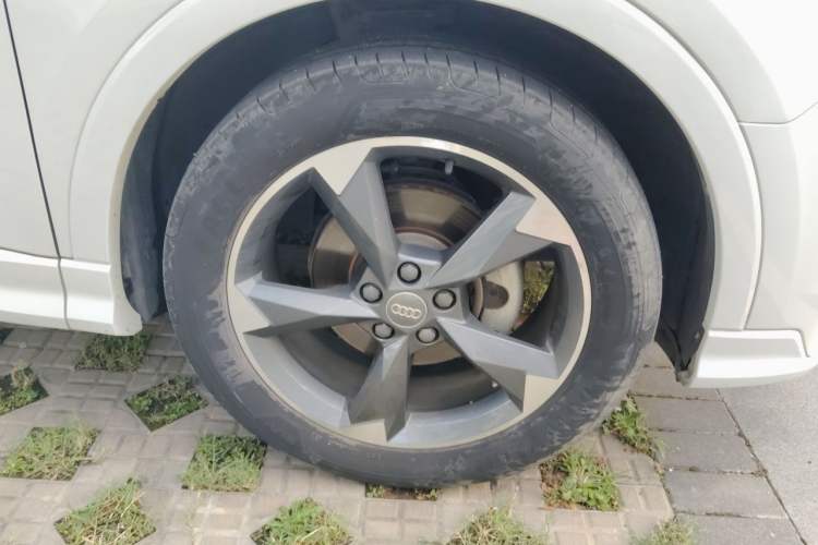 Used Audi Q3 2019 35 TFSI Fashion Dynamic Model Right Front Wheel Hub