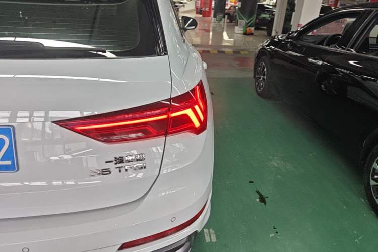 Used Audi Q3 2019 35 TFSI Advanced Dynamic Edition Right Rear Taillight
