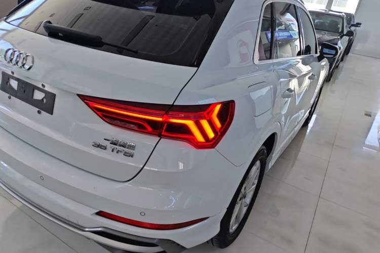 Used Audi Q3 2019 35 TFSI Advanced Dynamic Edition Right Rear Taillight