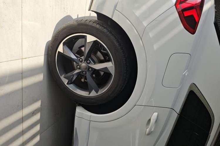Used Audi Q3 2019 35 TFSI Fashion Dynamic Model Right Rear Wheel Hub
