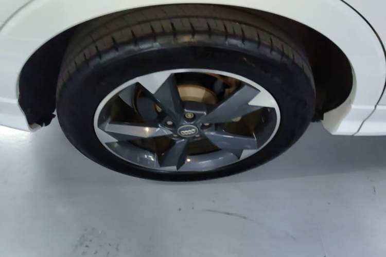 Used Audi Q3 2019 35 TFSI Fashion Dynamic Model Right Rear Wheel Hub