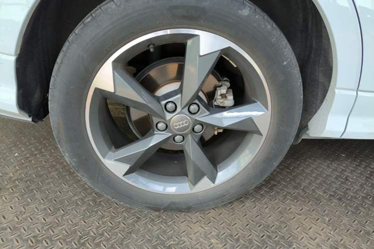 Used Audi Q3 2019 40 TFSI Fashion Dynamic Model Right Rear Wheel Hub