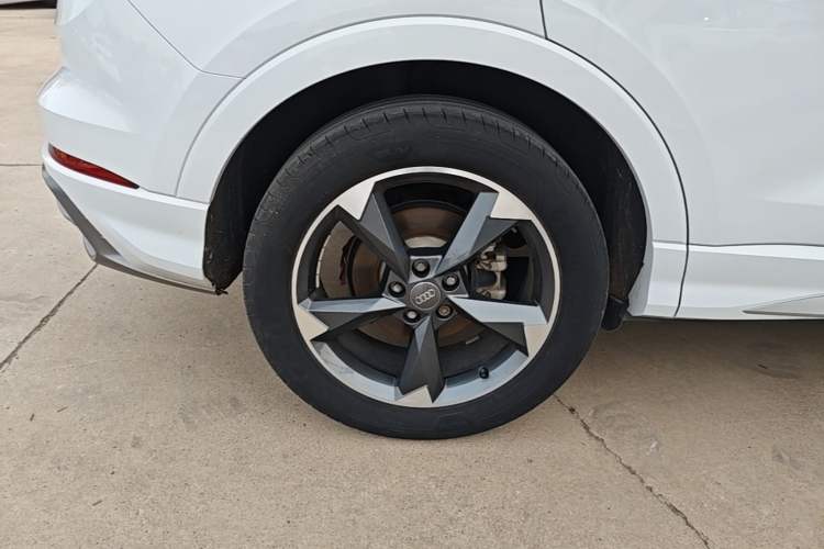 Used Audi Q3 2019 35 TFSI Fashion Dynamic Model Right Rear Wheel Hub