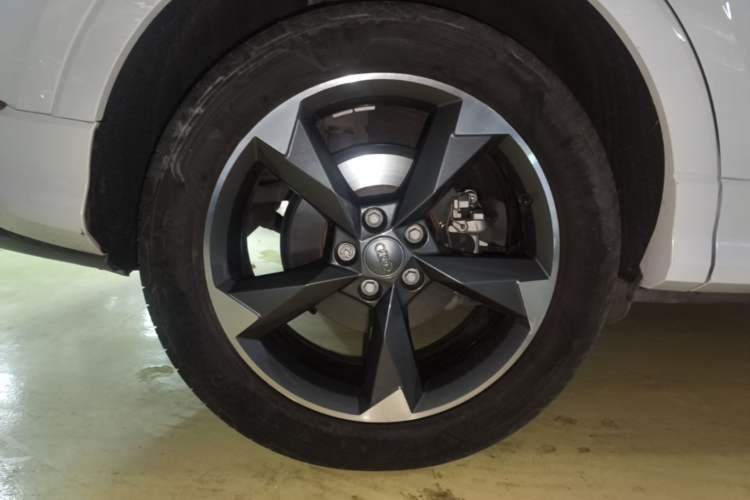Used Audi Q3 2019 35 TFSI Fashion Dynamic Model Right Rear Wheel Hub