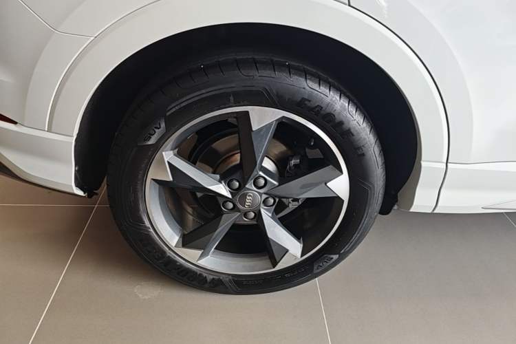 Used Audi Q3 2019 40 TFSI Fashion Dynamic Model Right Rear Wheel Hub