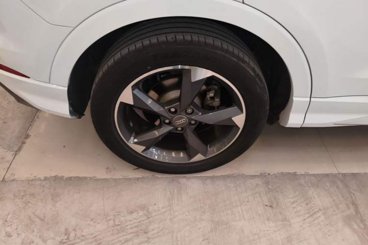 Used Audi Q3 2019 35 TFSI Fashion Dynamic Model Right Rear Wheel Hub