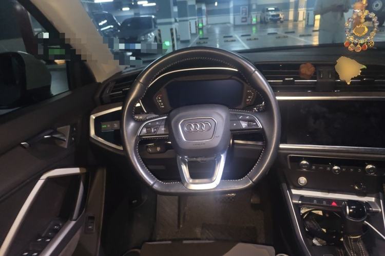 Used Audi Q3 2019 35 TFSI Fashion Dynamic Model Steering Wheel