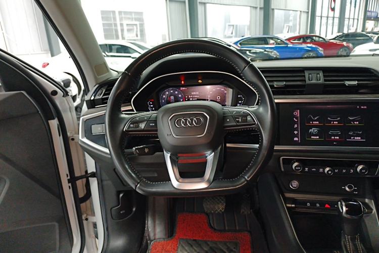 Used Audi Q3 2019 35 TFSI Fashion Dynamic Model Steering Wheel