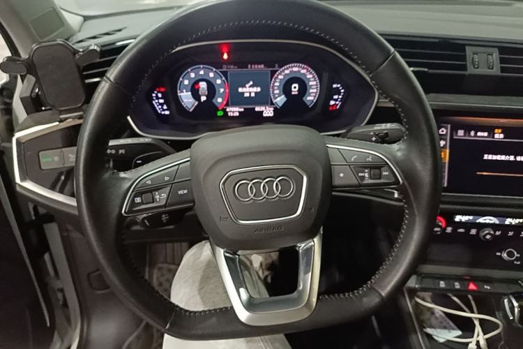 Used Audi Q3 2019 35 TFSI Fashion Dynamic Model Steering Wheel