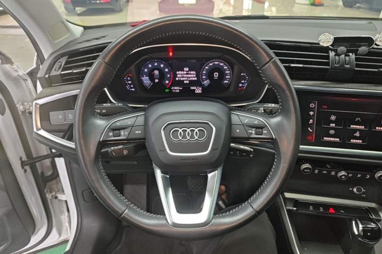Used Audi Q3 2019 35 TFSI Advanced Dynamic Edition Steering Wheel