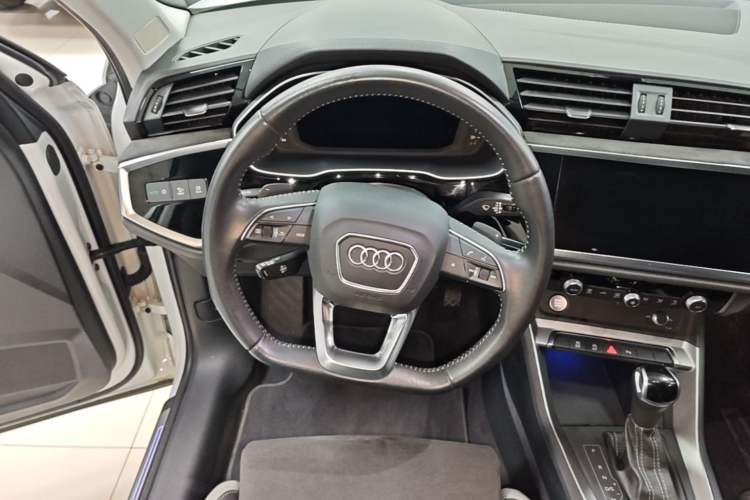 Used Audi Q3 2019 40 TFSI Fashion Dynamic Model Steering Wheel