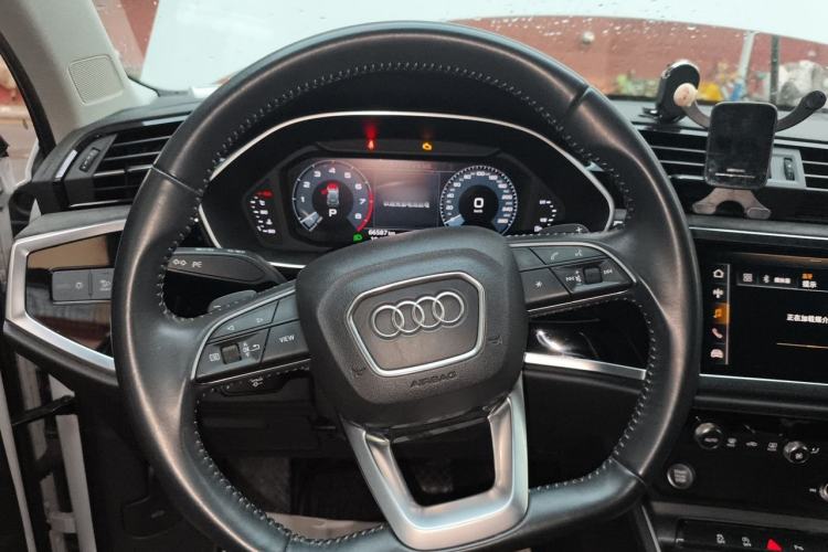Used Audi Q3 2019 35 TFSI Fashion Dynamic Model Steering Wheel