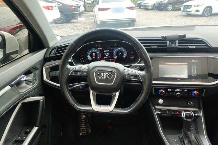 Used Audi Q3 2019 40 TFSI quattro Fashion Dynamic Model Steering Wheel