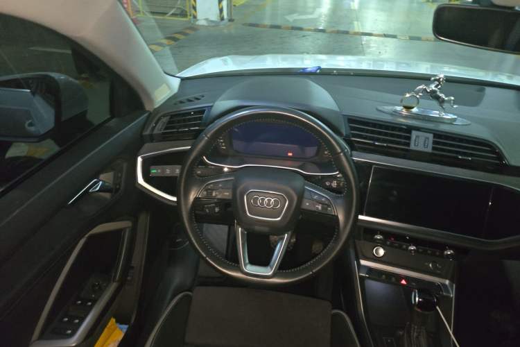 Used Audi Q3 2019 35 TFSI Advanced Dynamic Edition Steering Wheel
