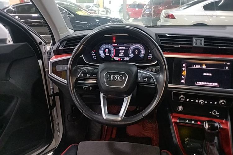 Used Audi Q3 2019 40 TFSI Fashion Dynamic Model Steering Wheel