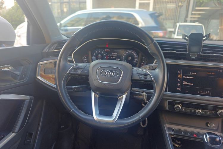 Used Audi Q3 2019 35 TFSI Advanced Dynamic Edition Steering Wheel