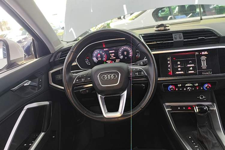 Used Audi Q3 2019 35 TFSI Advanced Style Edition Steering Wheel