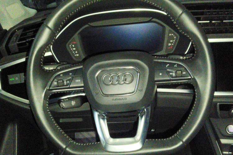 Used Audi Q3 2019 35 TFSI Fashion Dynamic Model Steering Wheel