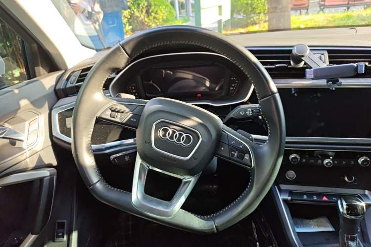 Used Audi Q3 2019 35 TFSI Fashion Dynamic Model Steering Wheel