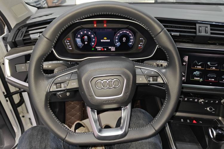 Used Audi Q3 2019 35 TFSI Fashion Dynamic Model Steering Wheel