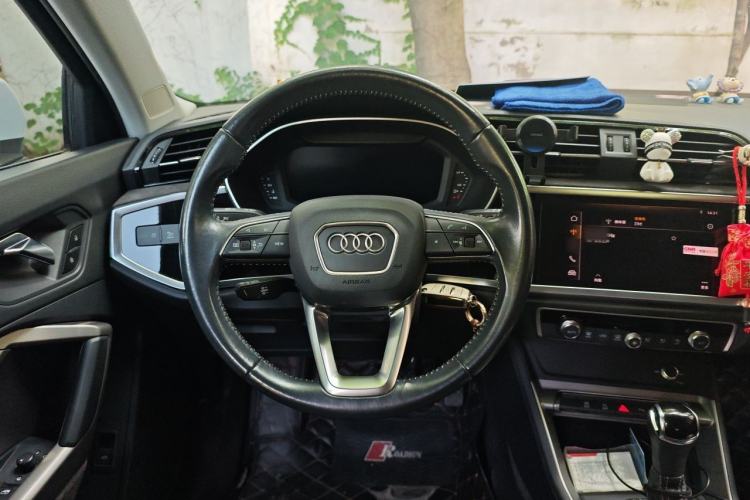 Used Audi Q3 2019 35 TFSI Advanced Dynamic Edition Steering Wheel