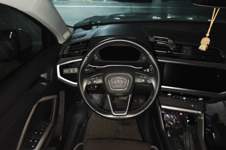 Used Audi Q3 2019 35 TFSI Advanced Dynamic Edition Steering Wheel