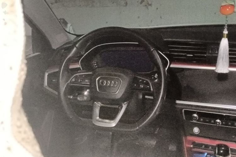 Used Audi Q3 2019 40 TFSI Fashion Dynamic Model Steering Wheel