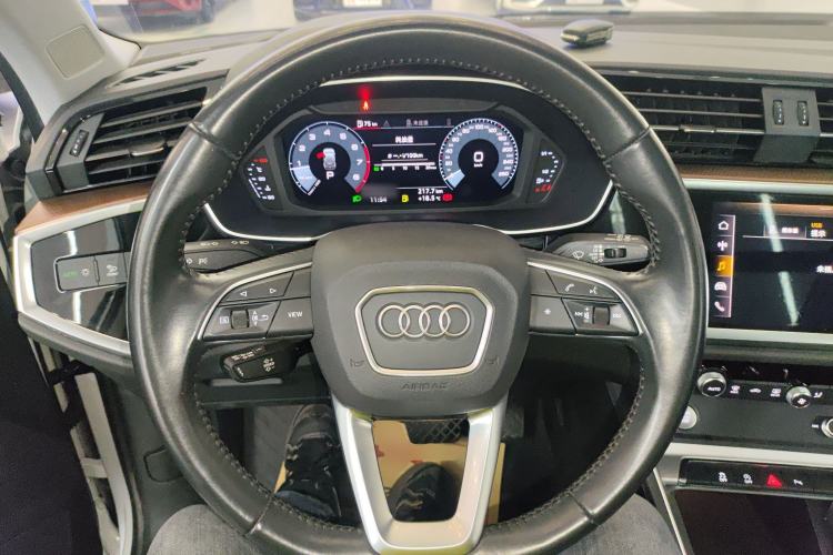 Used Audi Q3 2019 40 TFSI Fashionable and Elegant Model Steering Wheel