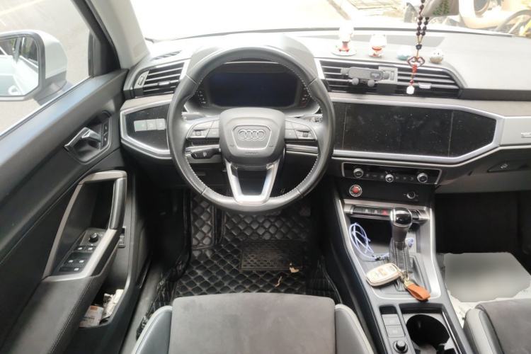 Used Audi Q3 2019 35 TFSI Advanced Dynamic Edition Steering Wheel