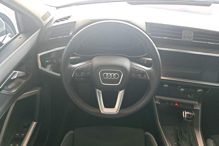 Used Audi Q3 2019 35 TFSI Advanced Dynamic Edition Steering Wheel