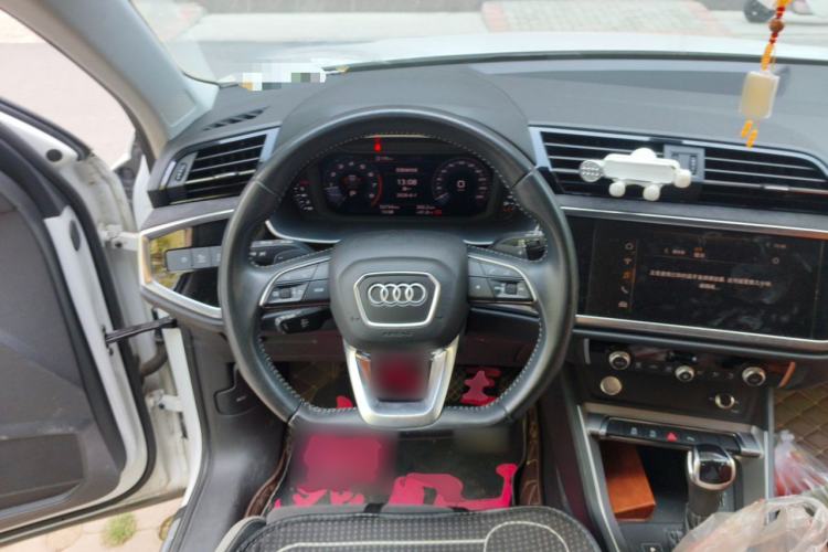 Used Audi Q3 2019 40 TFSI Fashion Dynamic Model Steering Wheel